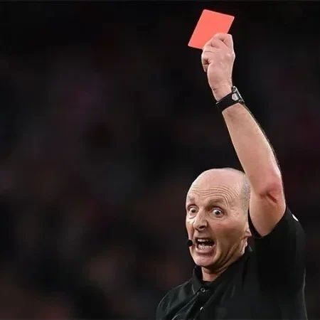 Thẻ đỏ treo giò mấy trận – Điều cơ bản cần biết trong bóng đá